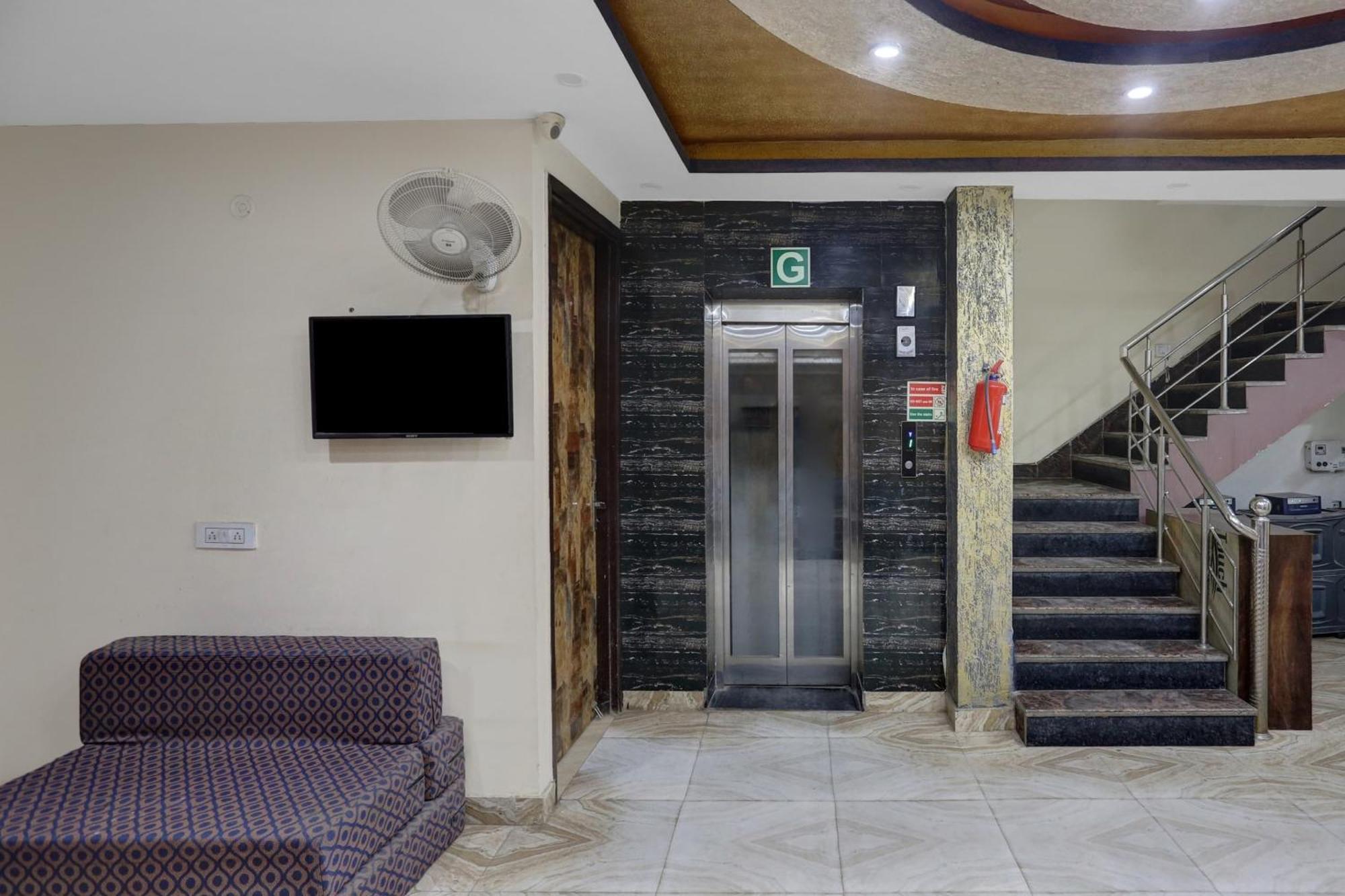 Hotel O Hotel Blue Orchid نيودلهي المظهر الخارجي الصورة