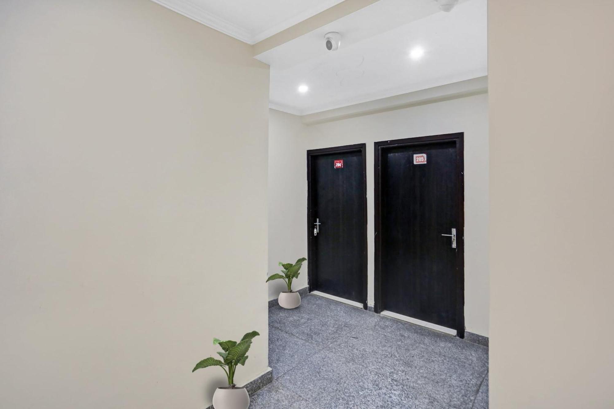 Hotel O Hotel Blue Orchid نيودلهي المظهر الخارجي الصورة