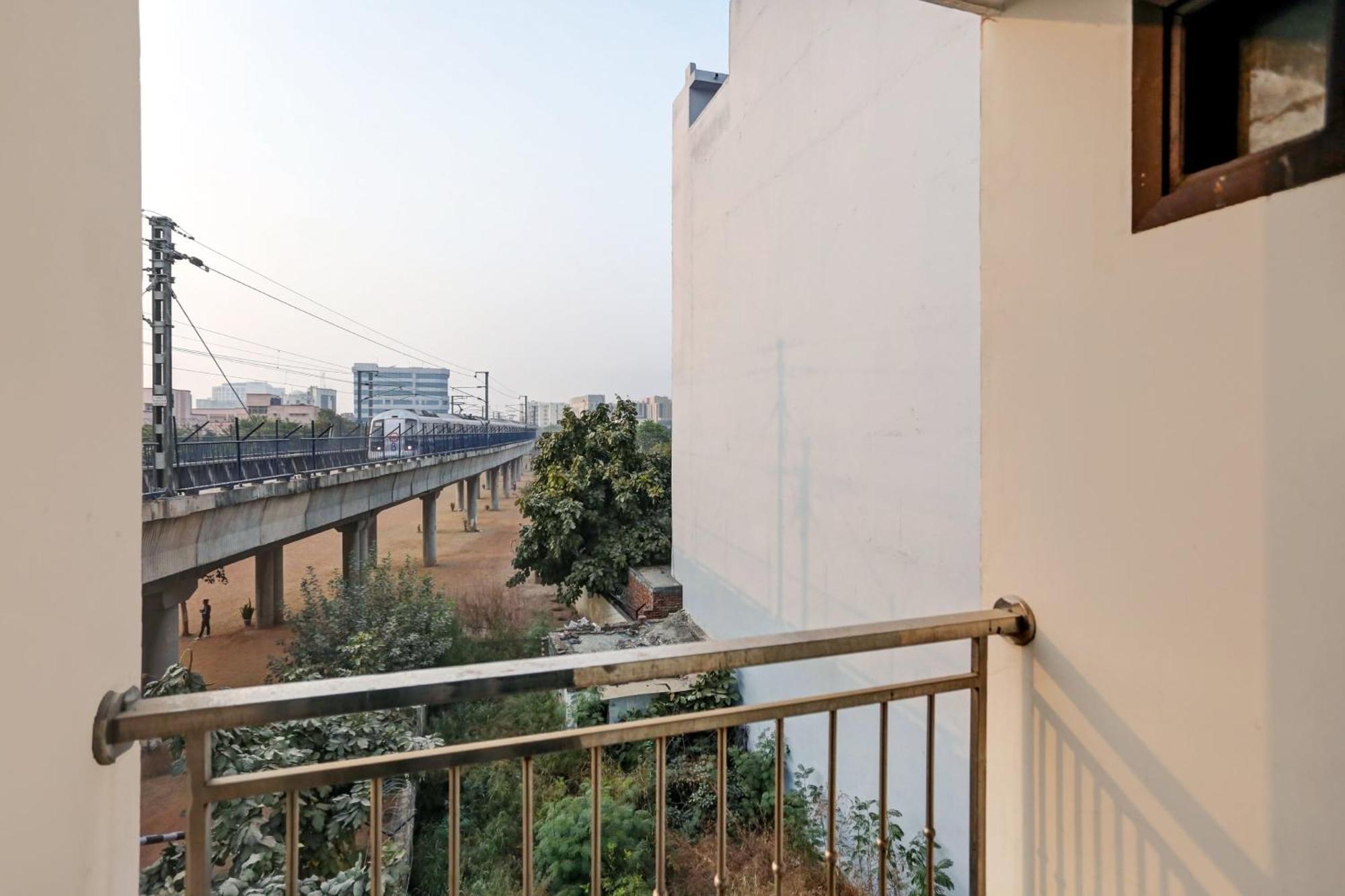 Hotel O Hotel Blue Orchid نيودلهي المظهر الخارجي الصورة